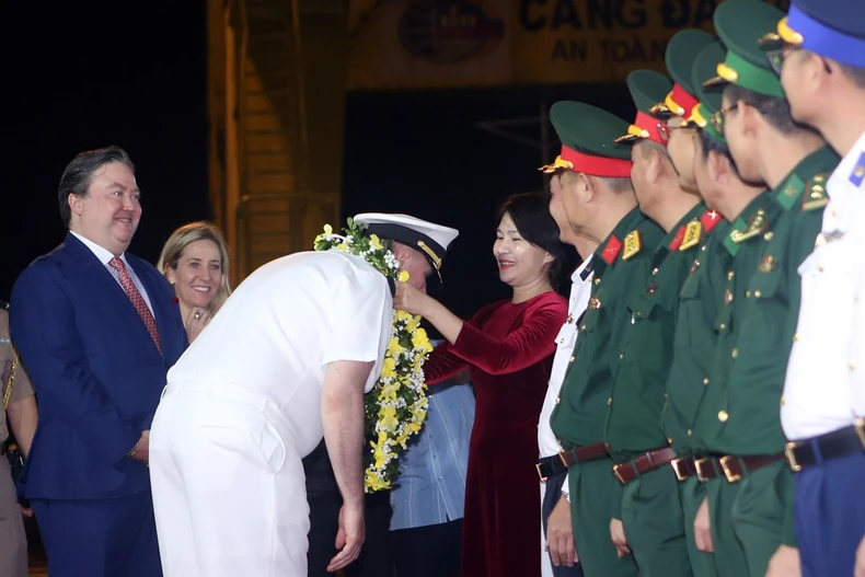 美国海军舰队欢迎仪式。图自越通社