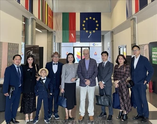 越南驻保加利亚大使阮氏明月一行造访特拉基亚经济园区(TEZ)。图自越通社