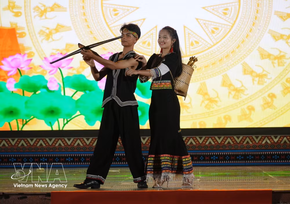 vnanet-potal-khanh-hoa-gan-ket-ton-vinh-ban-sac-van-hoa-cac-dan-toc-8711553.jpg