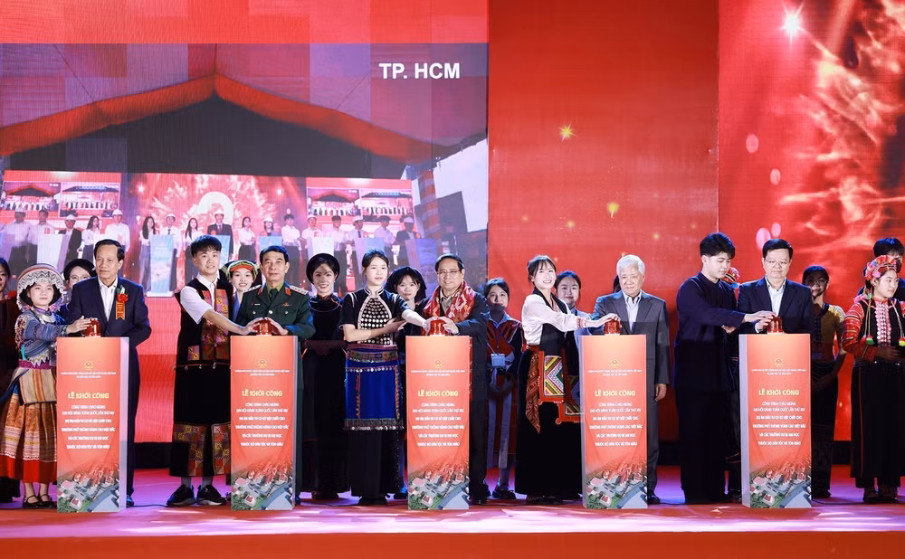 vna-potal-thu-tuong-du-le-khoi-cong-du-an-dau-tu-co-so-vat-chat-cho-truong-pho-thong-vung-cao-viet-bac-8524021.jpg
