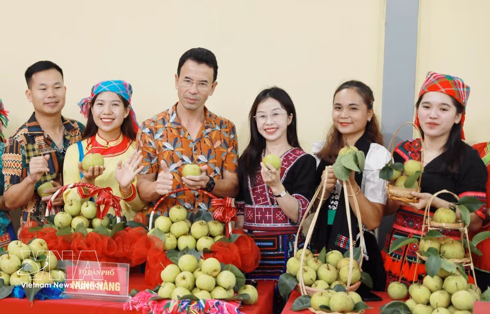 vnanet-vna-potal-ron-rang-ngay-hoi-hai-le-vung-cao-lai-chau-8838188.jpg
