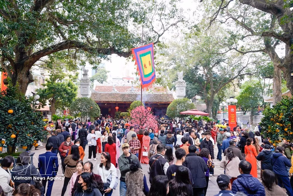 vnanet-05-dau-xuan-di-le-thang-long-tu-tran-8597803-ava.jpg