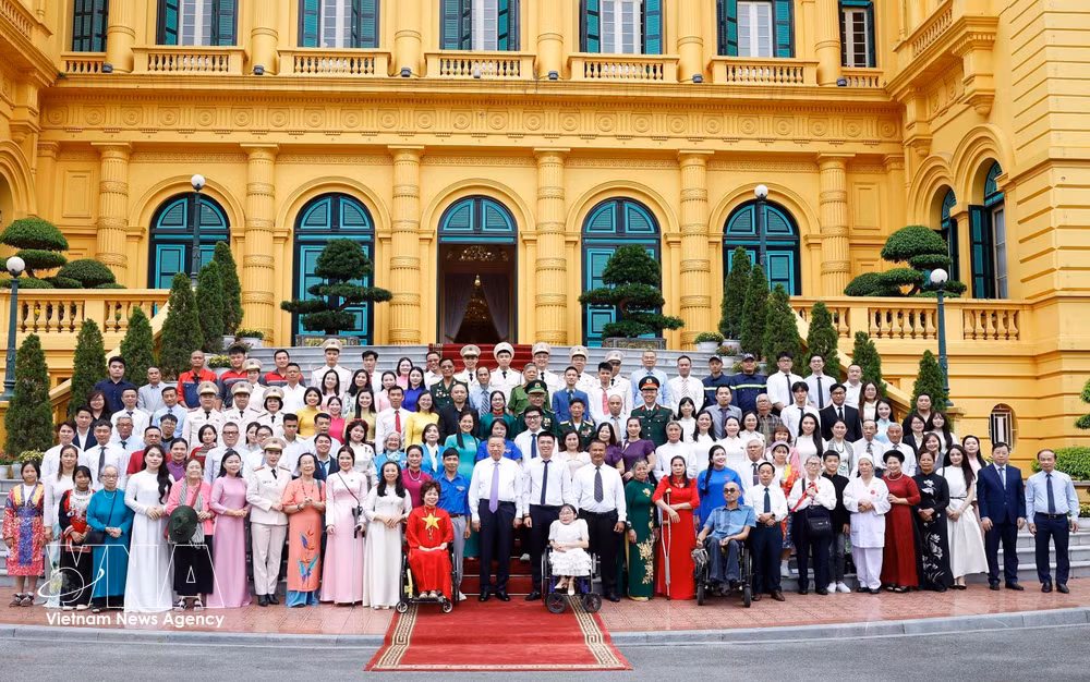 vnanet-potal-tong-bi-thu-chu-tich-nuoc-to-lam-gap-mat-than-mat-100-dai-bieu-trong-chuong-trinh-viec-tu-te-cua-dai-truyen-hinh-viet-nam-8817070.jpg