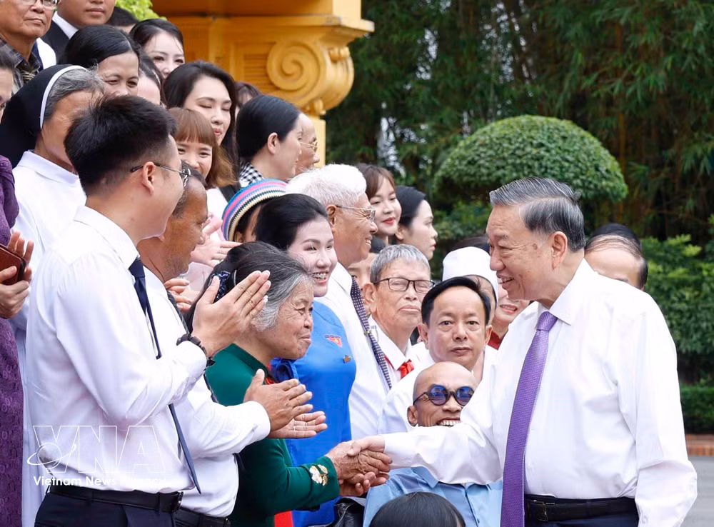 vnanet-potal-tong-bi-thu-chu-tich-nuoc-to-lam-gap-mat-than-mat-100-dai-bieu-trong-chuong-trinh-viec-tu-te-cua-dai-truyen-hinh-viet-nam-8817124.jpg