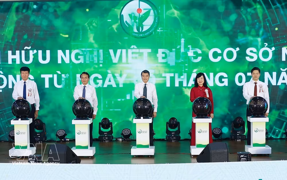vnanet-potal-thu-tuong-du-le-khai-truong-benh-vien-huu-nghi-viet-duc-co-so-ninh-binh-8877060-1.jpg