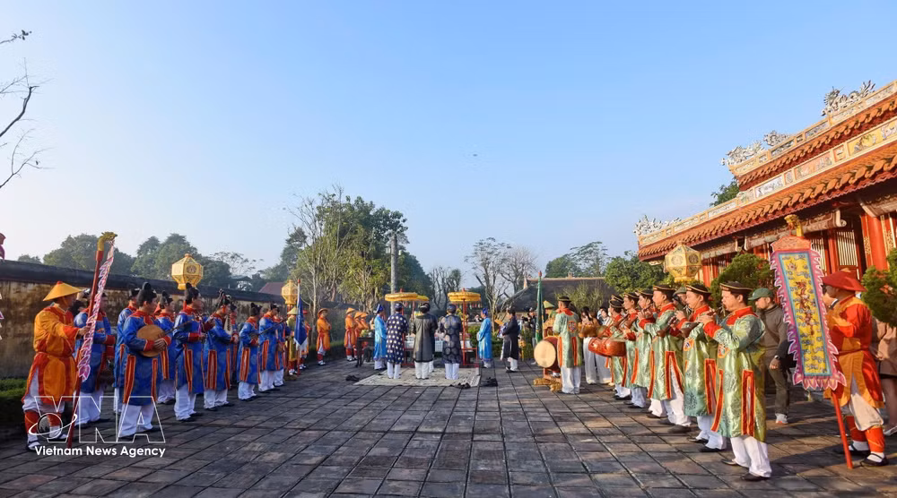 vnanet-potal-nam-vang-cua-du-lich-hue-8495529.jpg