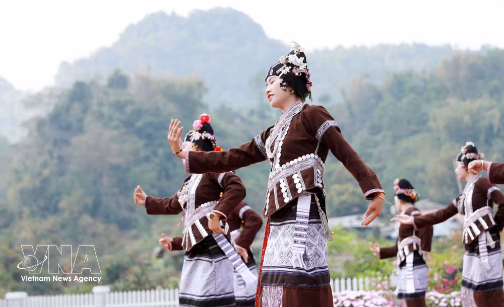 vnanet-potal-phat-huy-gia-tri-van-hoa-tao-dot-pha-de-du-lich-lai-chau-phat-trien-ben-vung-8757356.jpg