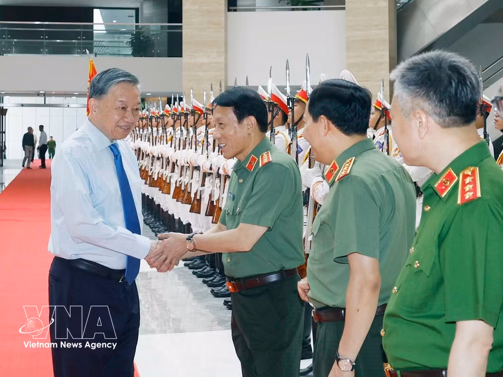 vnanet-potal-tong-bi-thu-chu-tich-nuoc-du-gap-mat-ky-niem-64-nam-ngay-truyen-thong-luc-luong-canh-sat-nhan-dan-8896105-2.jpg