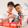 河内学生将人工智能应用于图像创作和机器人组装设计。图自越通社