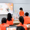 学生们使用数字技术软件进行课堂练习。图自越通社