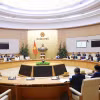 最大限度简化行政手续，减少对民众和企业的干扰