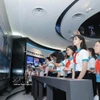 2025年5月13日，150名优秀儿童代表参观越南军队电信工业集团（Viettel）。图自越通社