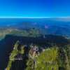 安子山坐落在越南层峦叠嶂的东北地区，多年来以海拔一千零六十八米的铜寺闻名远近。图自越通社
