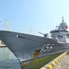 澳大利亚皇家海军的图文巴（HMAS Toowoomba）号护卫舰抵达仙沙港。图自越通社