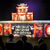 话剧《升龙之都》采用3D投影技术和数字体验空间。图自越通社