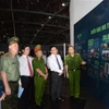 政府副总理黎成龙与参观了广宁省毒品预防和控制活动展区。图自越通社