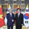 2025年8月12日下午，在对韩国进行国事访问期间，越共中央总书记苏林会见韩国国会议长禹元植。图自越通社