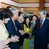 越共中央总书记苏林和越南驻柬埔寨大使馆全体干部、工作人员。图自越通社