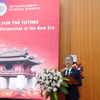 越南社会科学翰林院副院长邓春青博士发表讲话。图自越通社