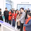 越南五个省市青年代表团参观中国—东盟人工智能应用合作中心。图自越通社）