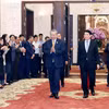 越共中央总书记、国家主席苏林与国家主席办公厅干部会面。图自越通社