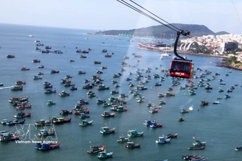 安江省富国特区菠萝岛（Hòn Thơm）跨海缆车。图自越通社