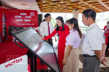 介绍西宁省供数字政府和数字经济使用的数字化转型平台与解决方案。图自越通社