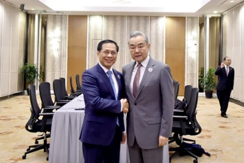 越南外长裴青山分别会见中国、澳大利亚、阿尔及利亚等国外交部长