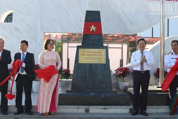 黄沙特区人民委员会牌匾揭牌仪式。图自《广宁报》