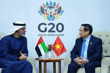 范明政会见阿联酋阿布扎比王储哈立德·本·穆罕默德·阿勒纳哈扬。图自越通社