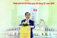 胡志明市市委副书记、人民委员会主席阮文得发表讲话。图自越通社