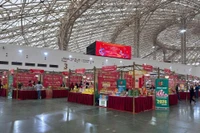 越南农产品——春色盎然”展区共设300多个展位。图自越通社