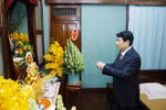 越南国家主席春节首日敬香缅怀胡志明主席 图自越通社