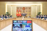 越南政府总理范明政1月7日主持召开视频会议，部署加快推进中部地区“光中战役”，要求以“神速”精神完成因台风、洪水受损民房的重建与修缮。图自越通社
