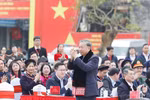 越共中央总书记苏林在高平省体育场会见并同高平省各民族人民亲切交谈