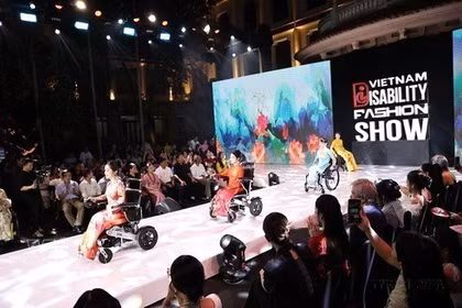 8月4日，题为“意志的形状”的2025年越南残疾人时装秀（Vietnam Disability Fashion Show 2025 – VDFS）在越南美术博物馆正式亮相。图自越通社