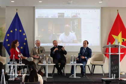 演讲者讨论。图自越通社