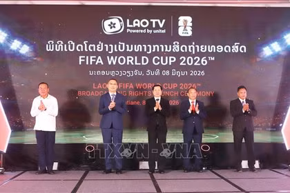 各位代表共同启动2026年世界杯直播转播权开通仪式。图自越通社