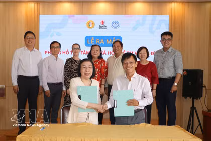 胡志明市儿童权益保护协会与胡志明市心理学与教育科学协会签署关于成立并运营儿童及家庭心理—社会支持服务点的合作协议。图自越通社