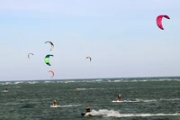 参加速度赛的选手们。图自越通社