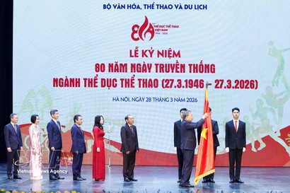 苏林总书记向文化体育与旅游部越南体育局颁发了一等劳动勋章。图自越通社