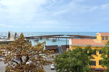 越南富国岛地中海日落镇的一角。图自越通社