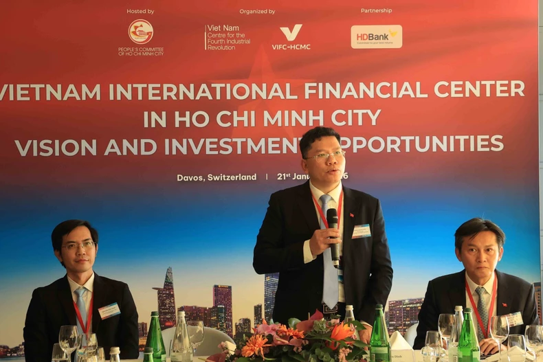 胡志明市人民委员会副主席黄原营在会上发言。图自越通社