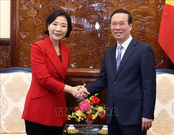 越南国家主席武文赏会见韩国驻越南大使吴英珠