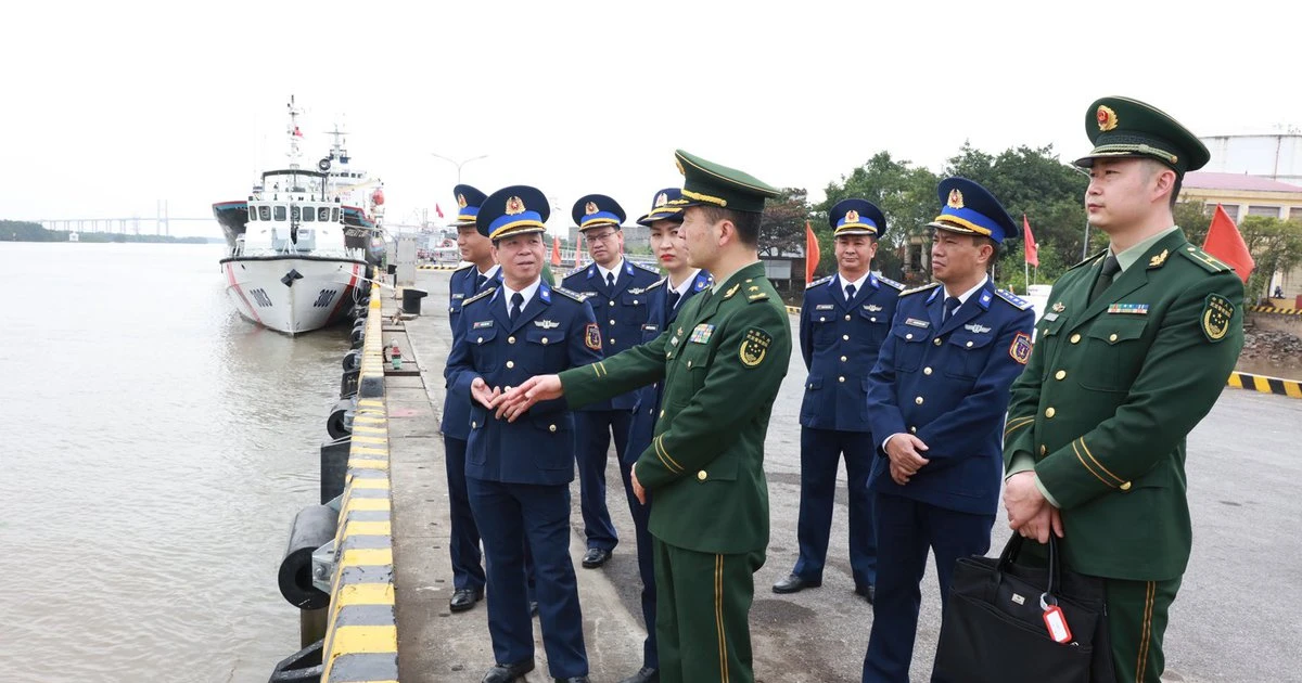 中国海警局代表团访问越南海警第一区司令部 | Vietnam+ (VietnamPlus)