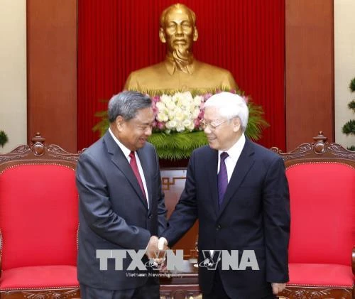 越共中央总书记阮富仲会见老挝人民革命党中央组织部代表团