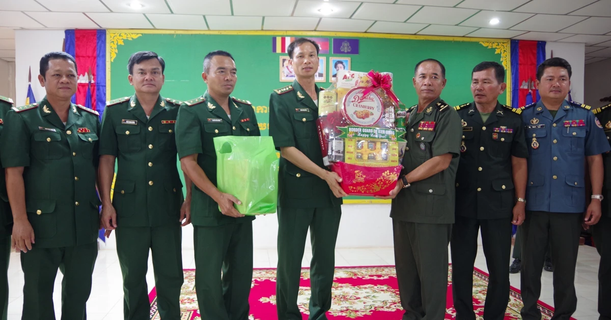 坚江省诸多代表团在柬埔寨传统新年之际开展走访慰问活动 | Vietnam+ (VietnamPlus)