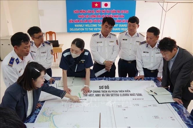 日本海上保安厅走访慰问越南海警第二区司令部 | Vietnam+ (VietnamPlus)