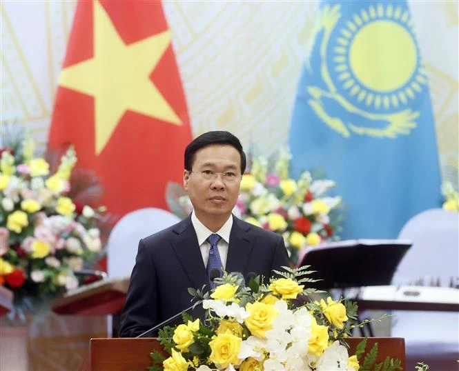 越南国家主席武文赏设宴欢迎哈萨克斯坦总统访越