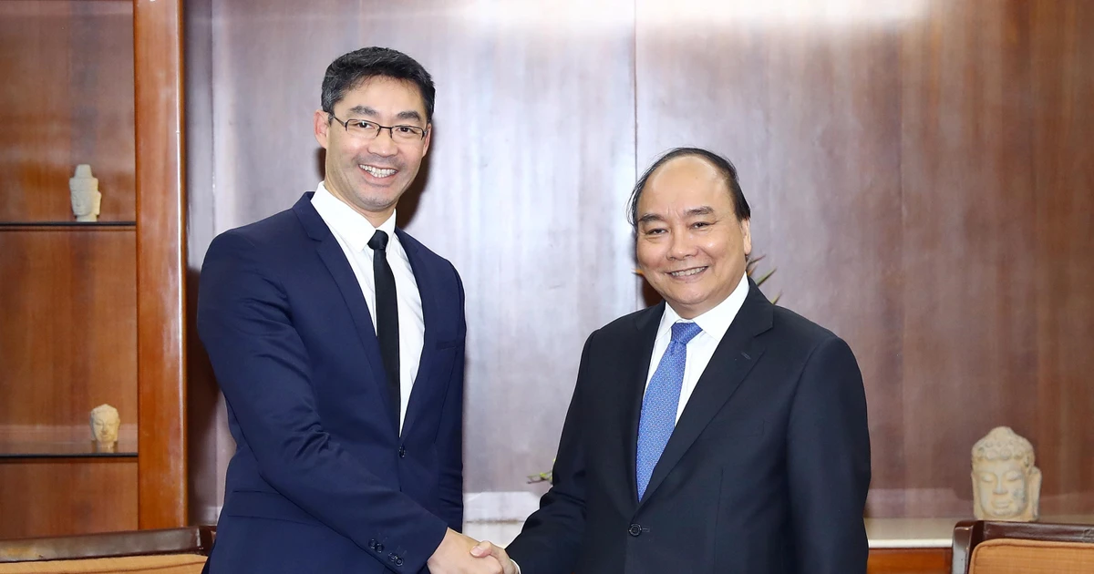 政府总理阮春福会见德国前副总理菲利普·勒斯勒尔 | Vietnam+ (VietnamPlus)